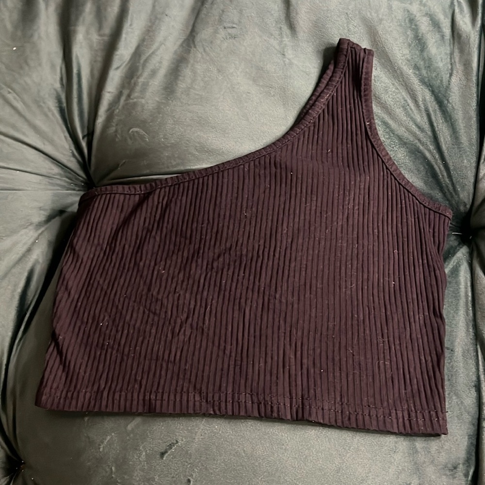Black ribbed one shoulder crop top